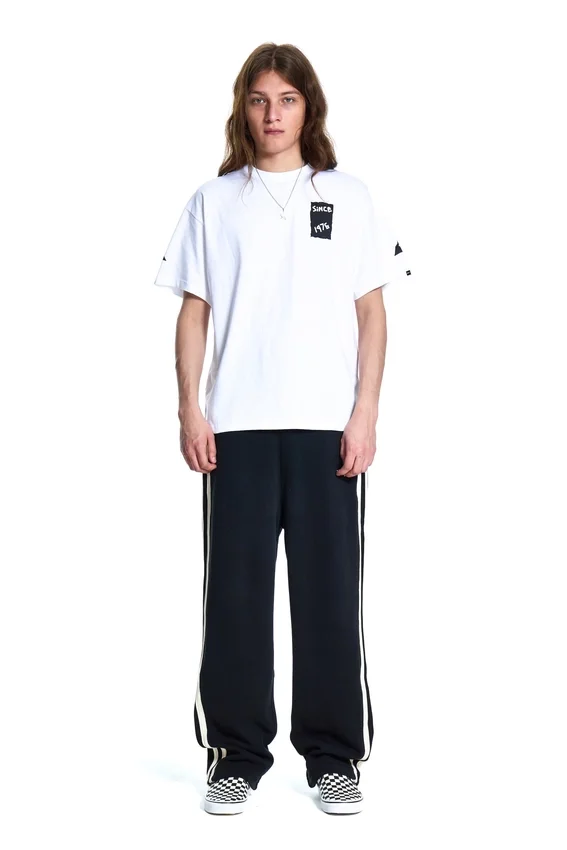 BOY Tape T-shirt med örntryck på ryggen