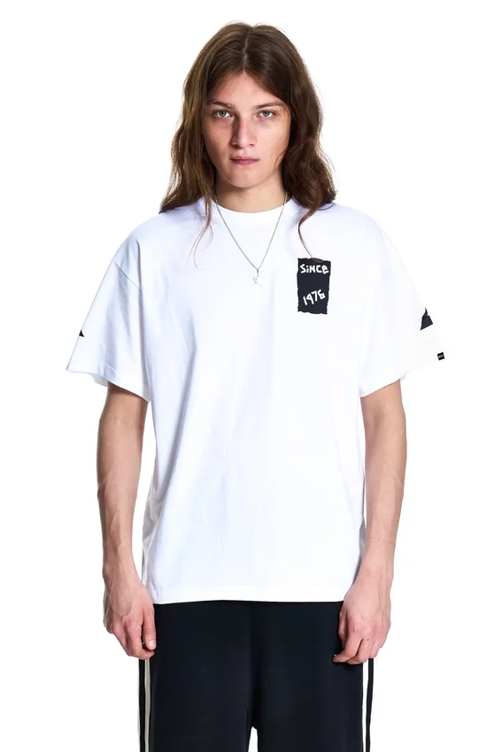 BOY Tape T-shirt med örntryck på ryggen