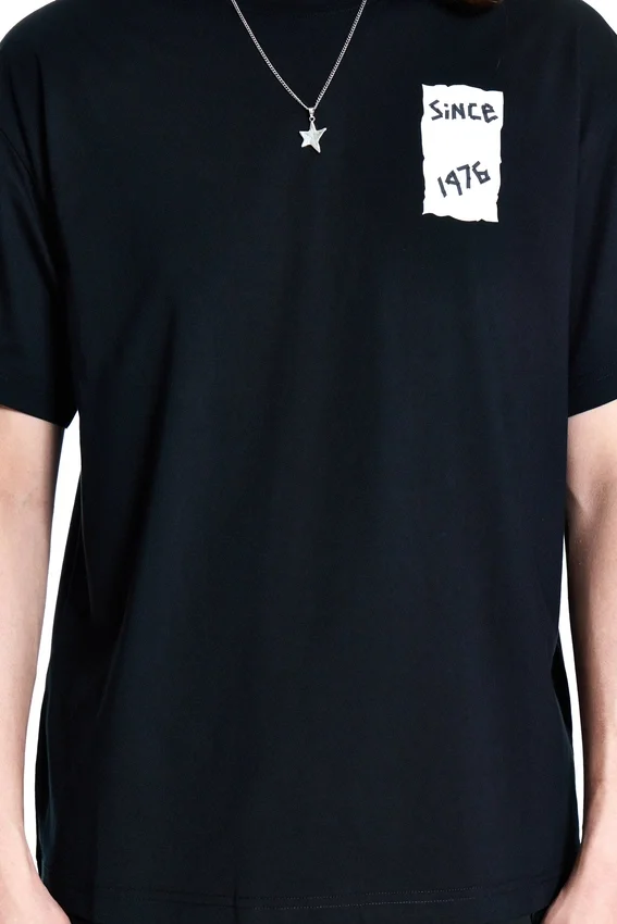 BOY Tape T-shirt med örntryck på ryggen